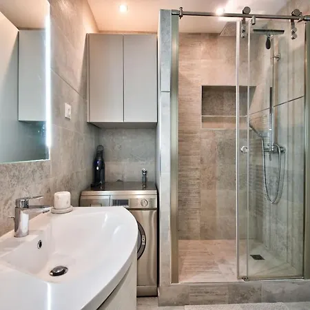 Very 2p With Comfort, Center Ac/wifi Appartamento