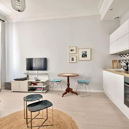 Very 2p With Comfort, Center Ac/wifi Apartment *