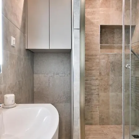 아파트 Very 2p With Comfort, Center Ac/wifi 니스